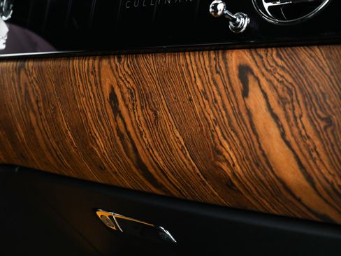 Used 2025 Rolls-Royce Cullinan image 21