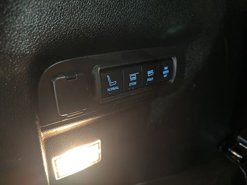 Used 2018 Ford Explorer Limited w/ Equipment Group 301A image 10