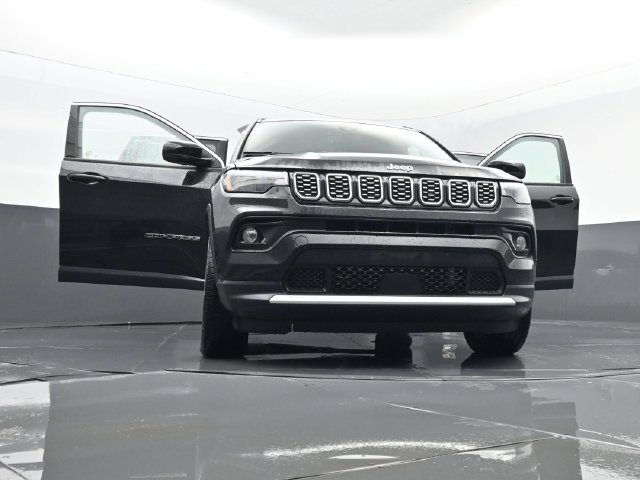 Used 2025 Jeep Compass Limited AWD/4WD image 32