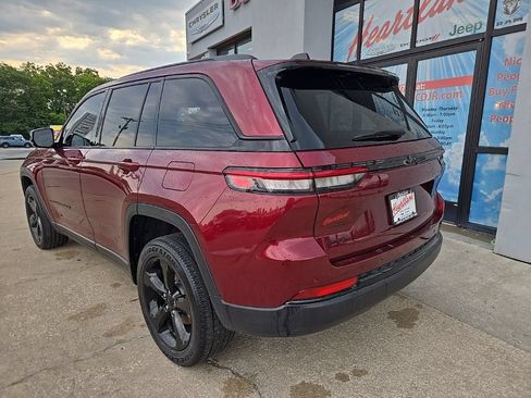 Used 2023 Jeep Grand Cherokee Altitude AWD/4WD image 7