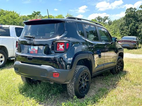 Used 2023 Jeep Renegade Latitude AWD/4WD image 4