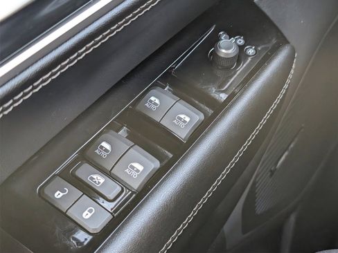 Used 2024 Jeep Wagoneer L 4WD w/ Premium Group I image 12