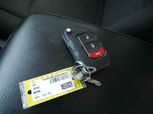 Used 2018 Jeep Wrangler Unlimited Sahara w/ Safety Group AWD/4WD image 35