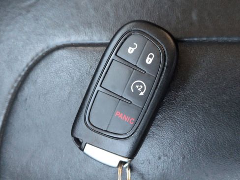 Used 2016 Jeep Cherokee Limited image 38