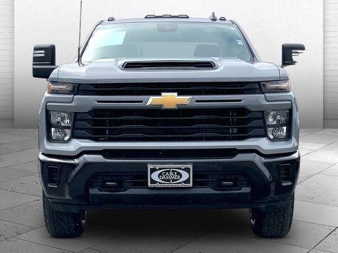 Used 2025 Chevrolet Silverado 2500 Custom w/ Custom Value Package image 2
