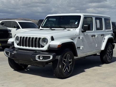 Certified 2025 Jeep Wrangler Unlimited Sahara AWD/4WD image 4