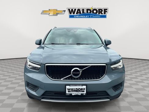 Used 2020 Volvo XC40 T4 Momentum FWD image 2