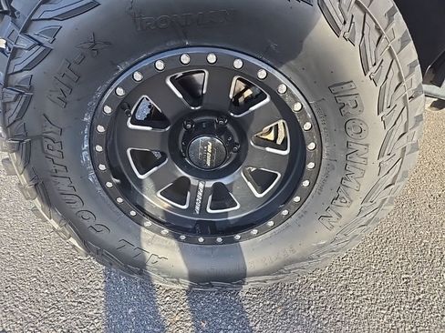 Used 2017 Jeep Wrangler Unlimited Rubicon image 36