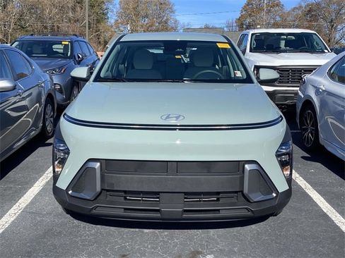 Used 2025 Hyundai Kona SE image 2