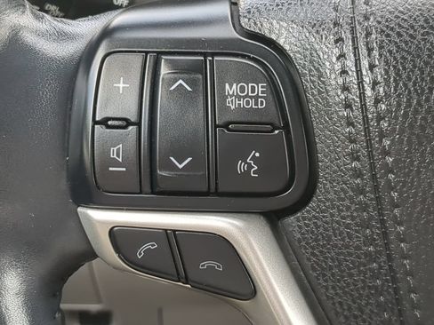 Used 2018 Toyota Highlander Limited Platinum AWD/4WD image 25