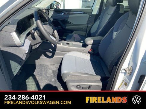 New 2025 Volkswagen Tiguan SE image 26