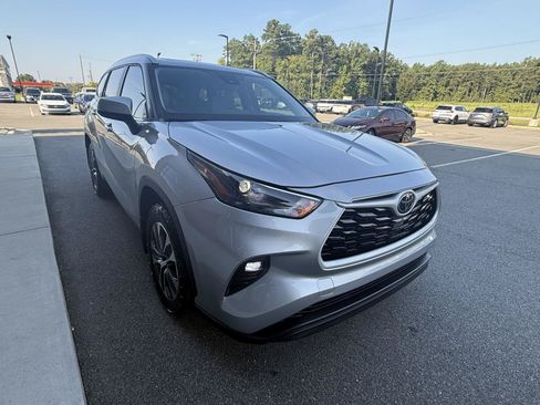 Used 2023 Toyota Highlander XLE FWD image 31
