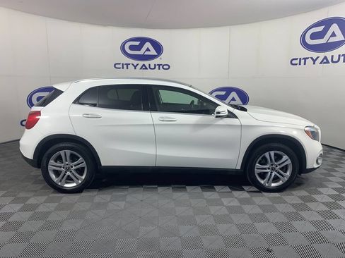 Used 2019 Mercedes-Benz GLA 250 4MATIC image 2