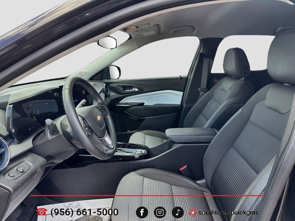 Used 2025 Chevrolet Trax LT w/ Driver Confidence Package FWD image 11