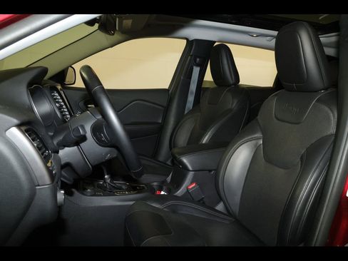 Used 2020 Jeep Cherokee Limited AWD/4WD image 18