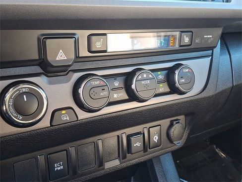 Used 2022 Toyota Tacoma TRD Sport image 15
