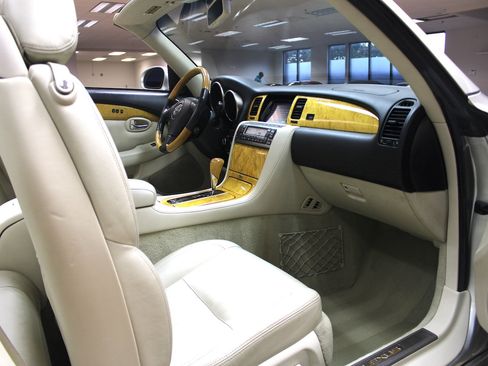 Used 2002 Lexus SC 430 Convertible image 11