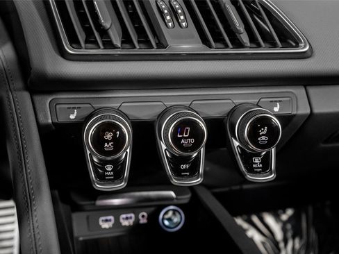 Used 2022 Audi R8 V10 performance image 37