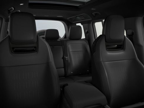 New 2026 Land Rover Defender 110 OCTA AWD/4WD image 6