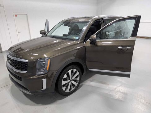 Used 2022 Kia Telluride S image 16