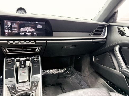 Used 2020 Porsche 911 Carrera 4S AWD/4WD image 17