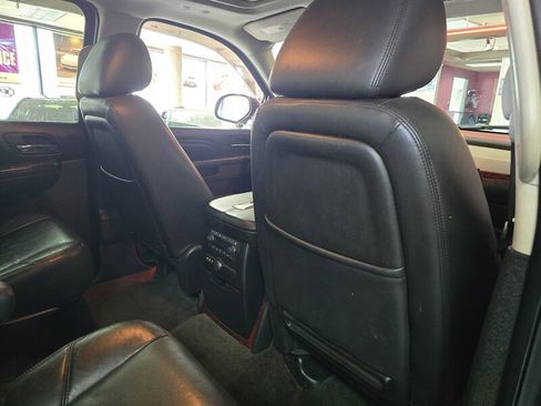 Used 2011 Cadillac Escalade ESV Luxury image 19