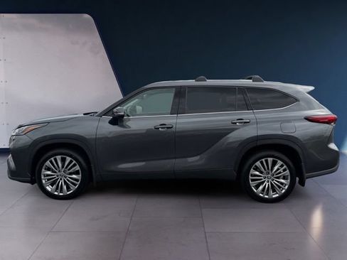 Used 2023 Toyota Highlander Platinum AWD/4WD image 2