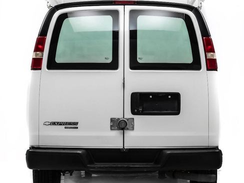 Used 2016 Chevrolet Express 2500 RWD image 8