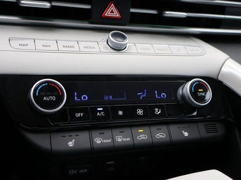 New 2026 Hyundai Elantra Limited image 38