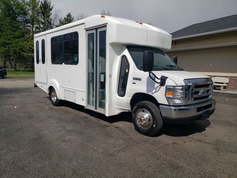 Used 2015 Ford E-350 and Econoline 350 Super Duty RWD image 1