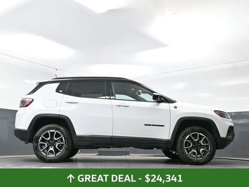 Used 2025 Jeep Compass Trailhawk AWD/4WD image 51