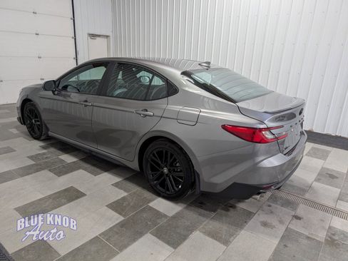 Used 2025 Toyota Camry SE image 2