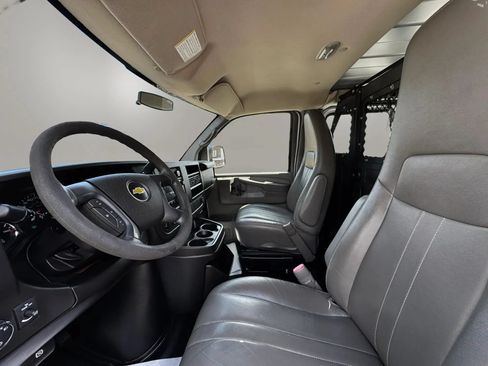 Used 2012 Chevrolet Express 2500 Extended RWD image 14