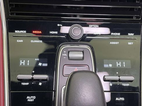 Used 2022 Porsche Panamera 4 Platinum Edition image 33