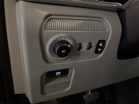 Used 2022 Jeep Wagoneer Series III w/ Premium Group I image 15