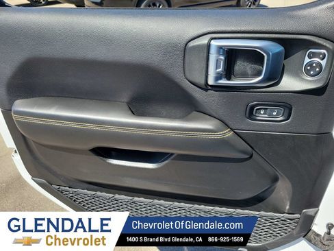 Used 2025 Jeep Wrangler Unlimited Sahara AWD/4WD image 36