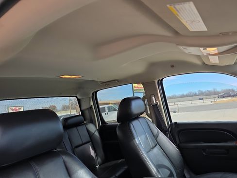 Used 2011 GMC Sierra 2500 SLT w/ SLT Convenience Package image 25