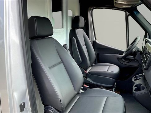 New 2024 Mercedes-Benz Sprinter 2500 w/ Acoustic Package image 17