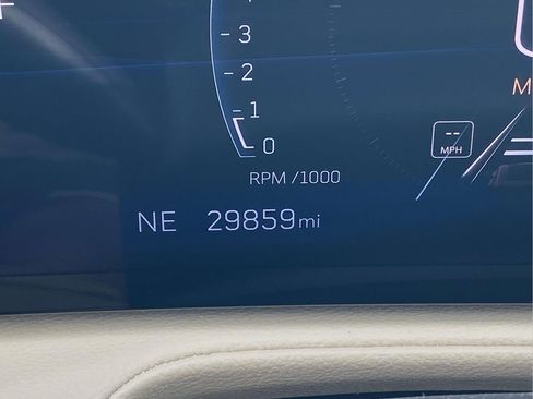 Used 2025 Cadillac XT4 Premium Luxury FWD image 24