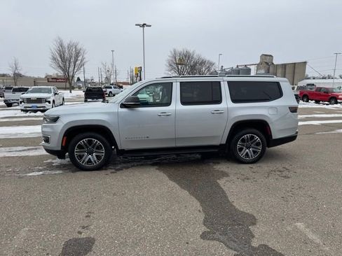 Used 2023 Jeep Wagoneer L Series II AWD/4WD image 3