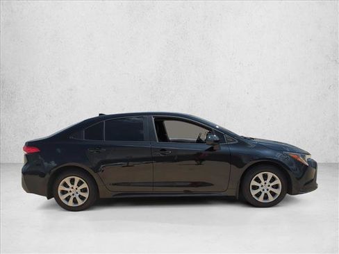 Used 2025 Toyota Corolla LE FWD image 4