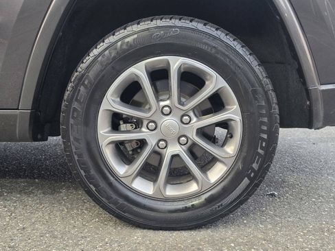 Used 2015 Jeep Grand Cherokee Overland w/ Advanced Technology Group AWD/4WD image 16