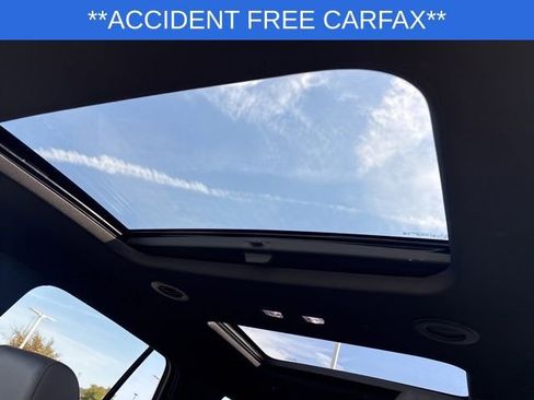 Used 2023 Chevrolet Traverse RS image 30