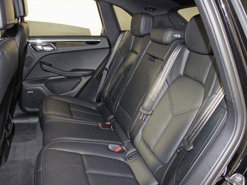 Certified 2026 Porsche Macan AWD/4WD image 33