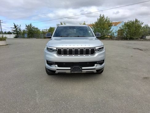Certified 2024 Jeep Wagoneer L Series II w/ Flexible Seating Group AWD/4WD image 3