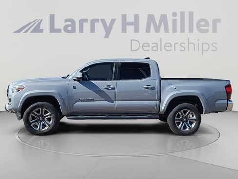 Used 2019 Toyota Tacoma SR5 RWD image 2