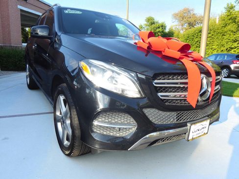 Used 2019 Mercedes-Benz GLE 400 4MATIC image 3