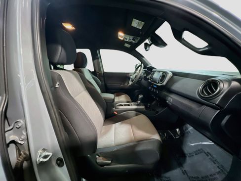 Used 2021 Toyota Tacoma TRD Off-Road AWD/4WD image 19
