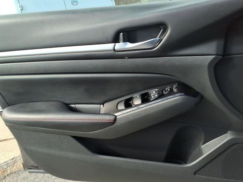 Used 2024 Nissan Altima 2.5 SR image 16