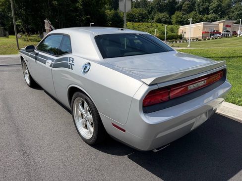 Used 2010 Dodge Challenger R/T RWD image 4